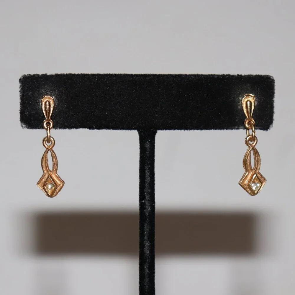 🤍✨ Vintage Gold & Rhinestone Dangle Earrings · Post · 1